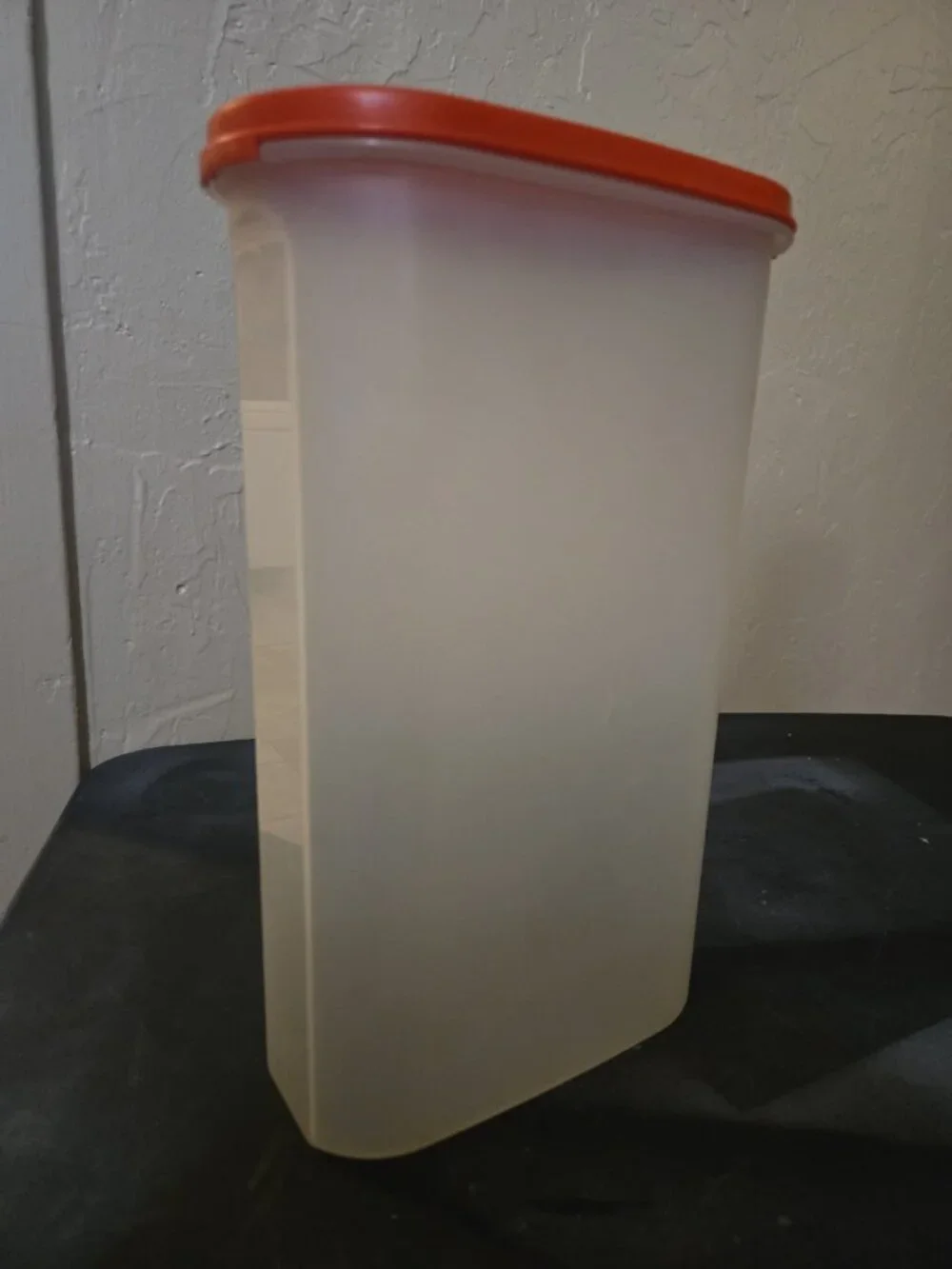 Tupperware Modular Mate 9 3/4 Cups - 2.3 Liters Container With Red Lid 1614 1616